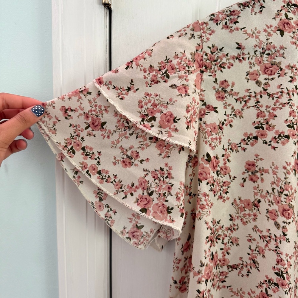 SHEIN Cream Pink Floral Ruffle Sleeve Blouse – Size XL - Picture 2 of 4